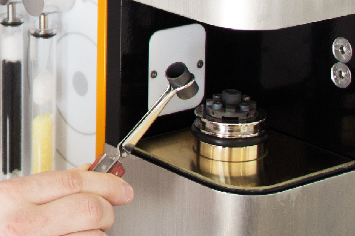 Точный анализ O, N, H в неорганических материалах до 3000 °C. Соответствие ASTM, ISO, DIN. Автозагрузчик до 32 проб.